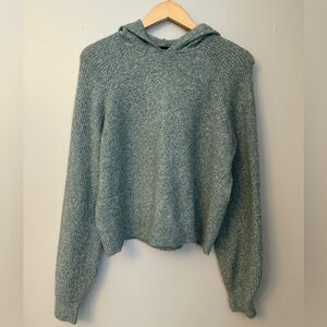 Vero Moda Sage Green Knit Hooded Sweater. Size Women’s M Perfect Summer Sweater